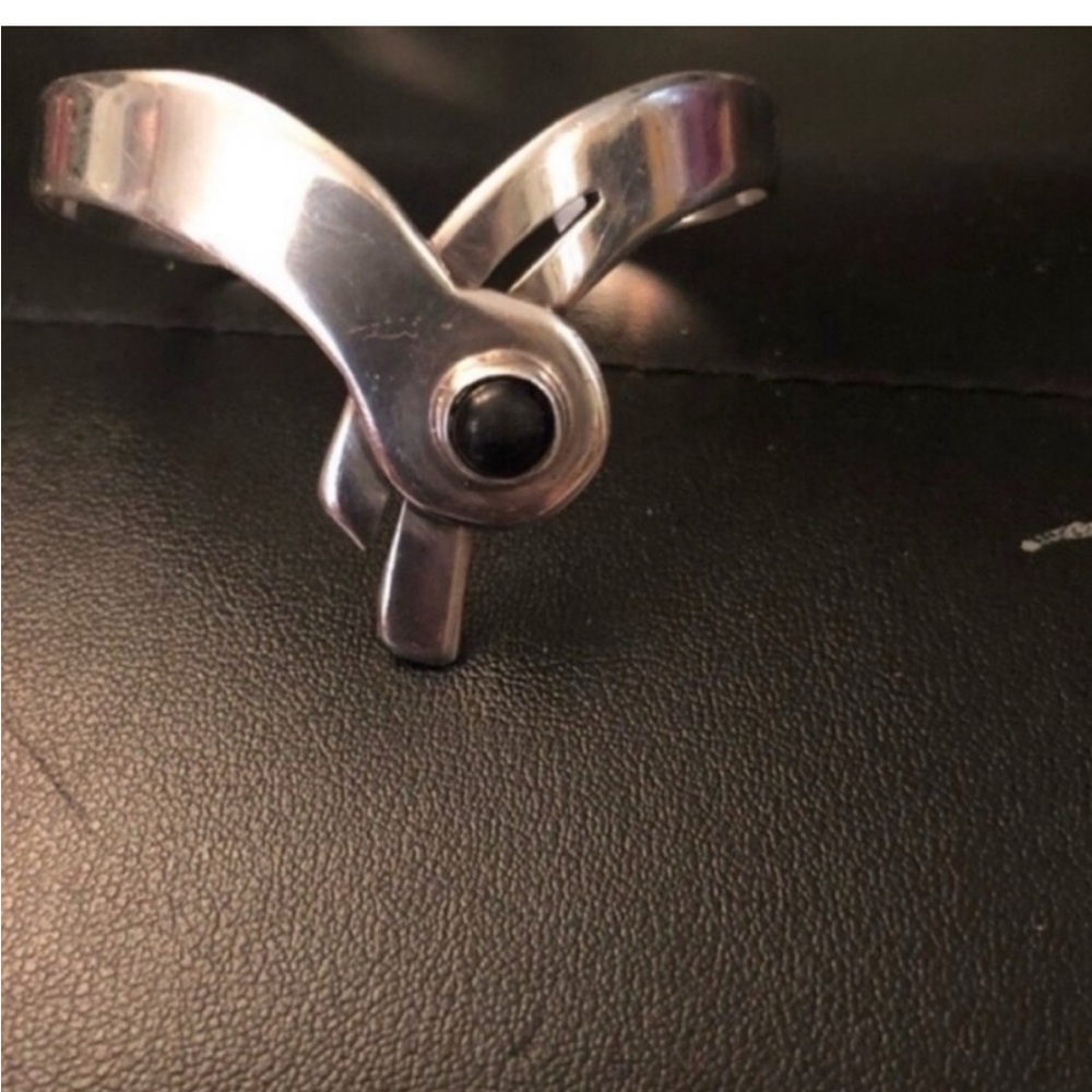 Silver Sterling Silver And Onyx Artistic Look Bracelet Stunning Design